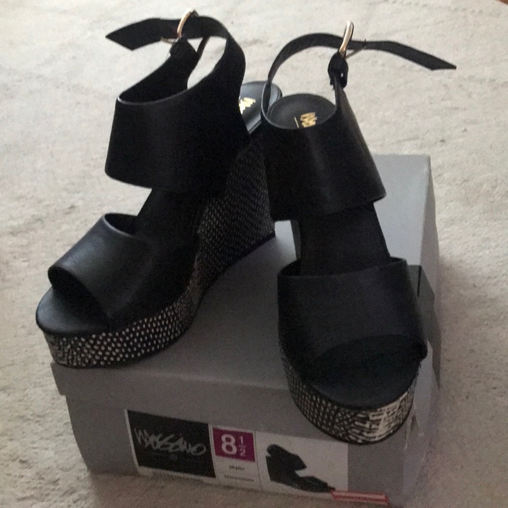 Mission Skyler Black and White Wedge